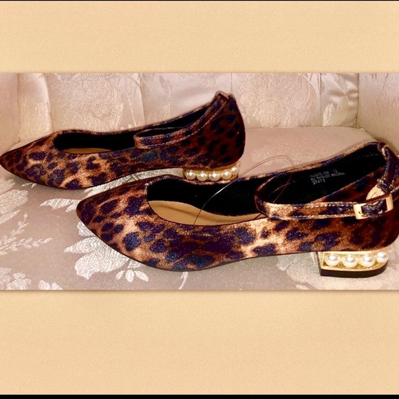 LEOPARD VELVET PEARL HEEL FLAT - Picture 3 of 4